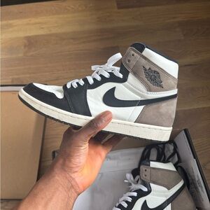 Jordan 1 mocha